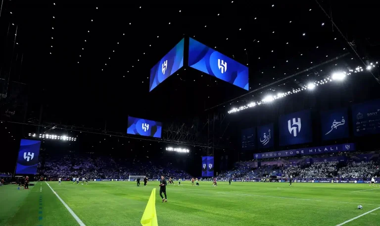 إيقاف مساعد مدرب الهلال بسبب إشارة مسيئة